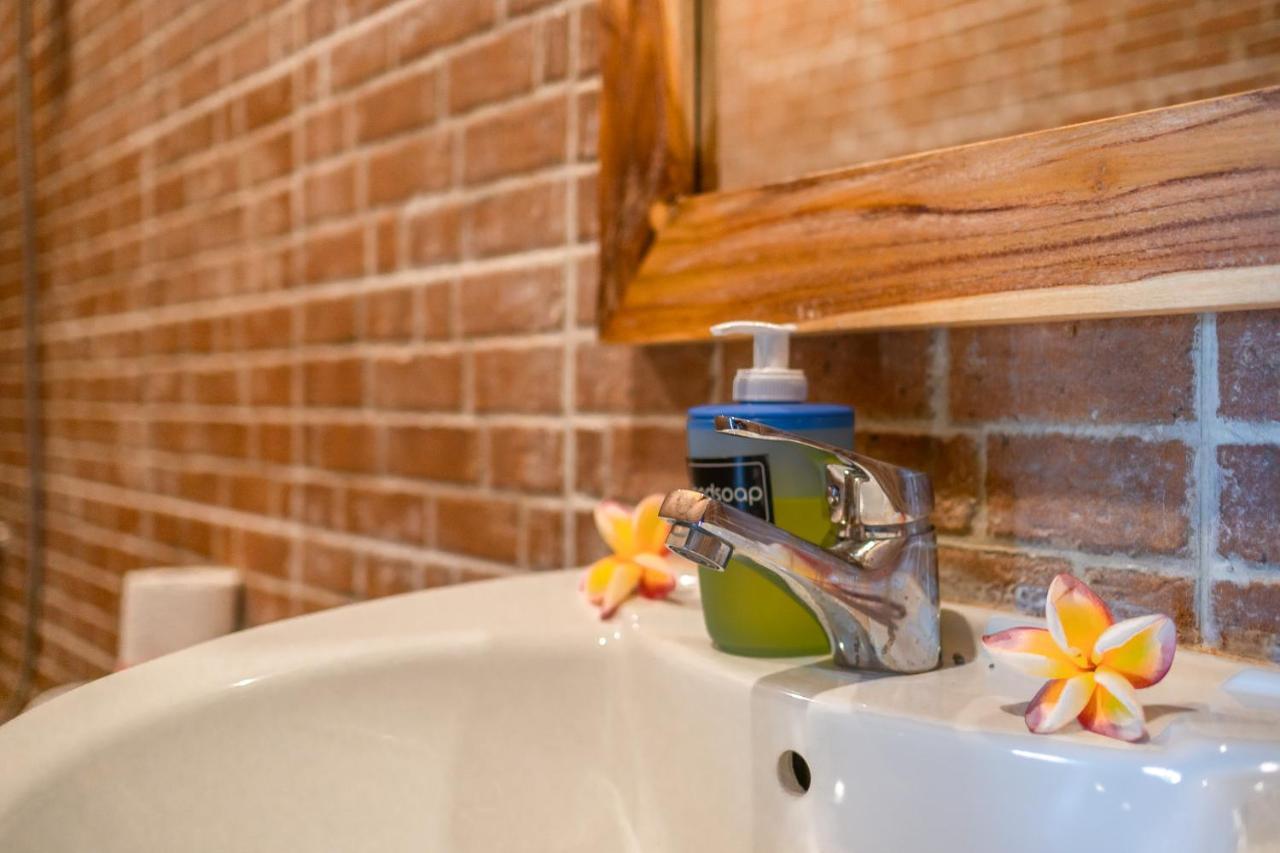Wooden Puri Guesthouse อูลูวาตู ภายนอก รูปภาพ