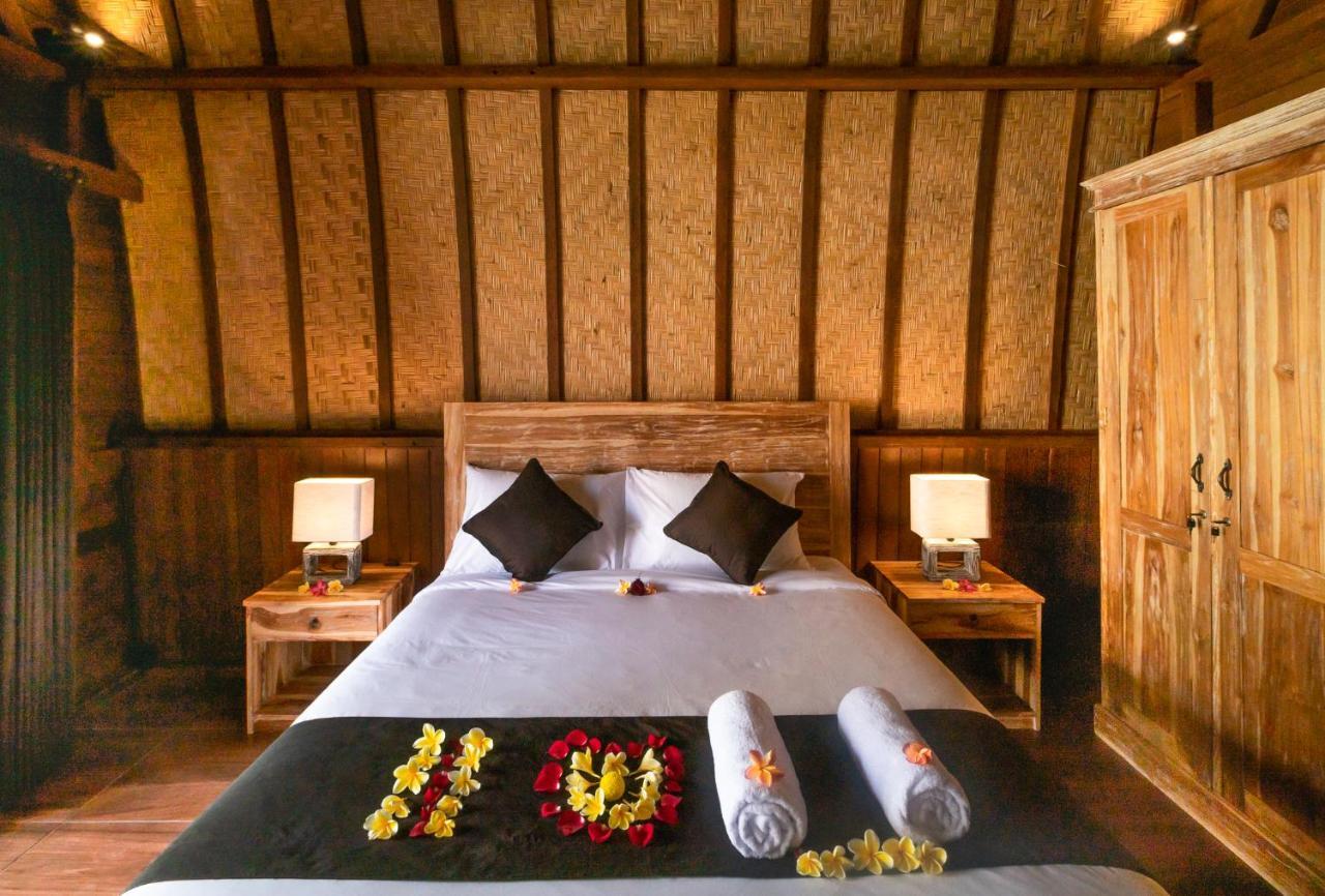 Wooden Puri Guesthouse อูลูวาตู ภายนอก รูปภาพ