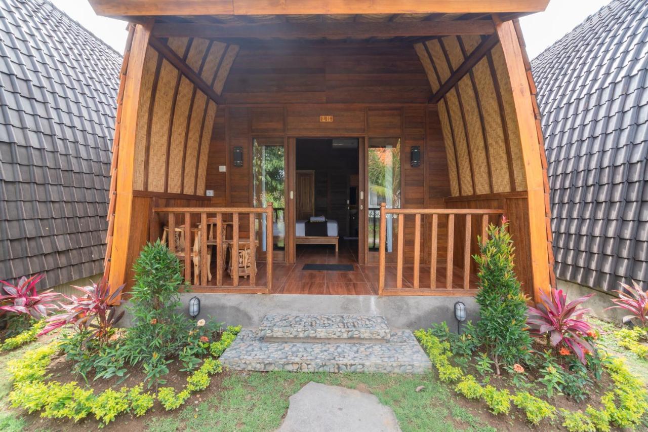 Wooden Puri Guesthouse อูลูวาตู ภายนอก รูปภาพ