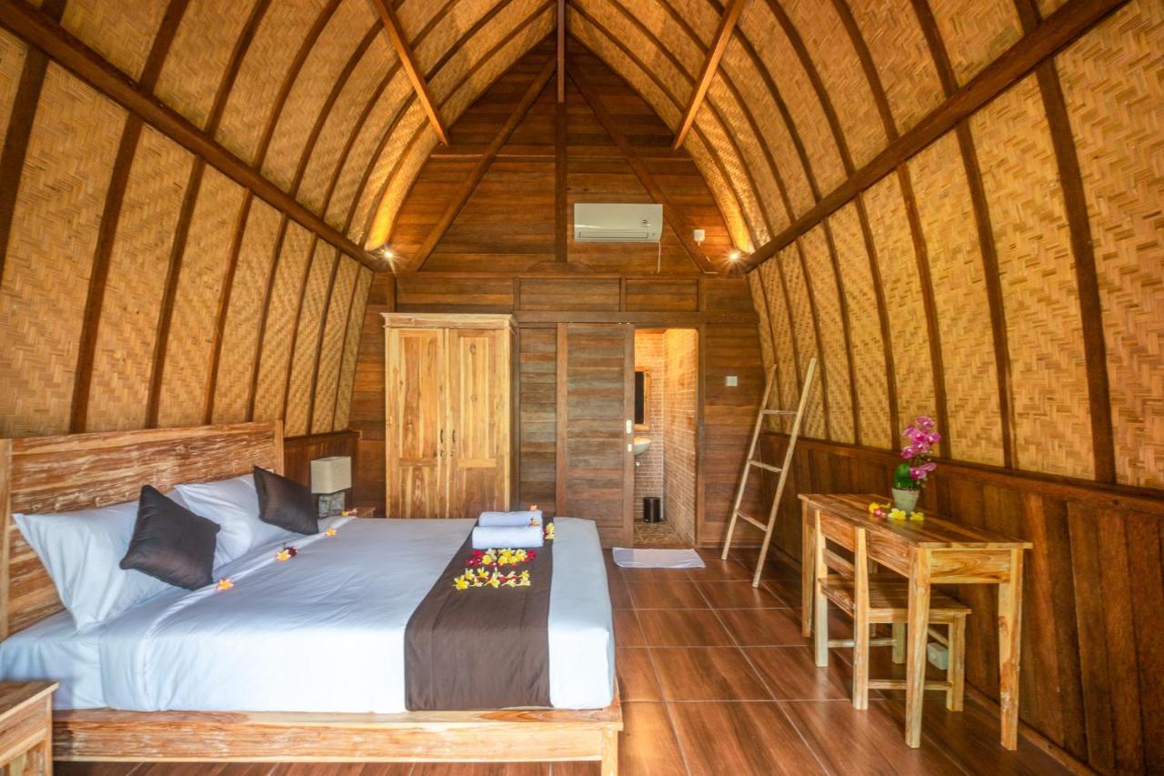 Wooden Puri Guesthouse อูลูวาตู ภายนอก รูปภาพ