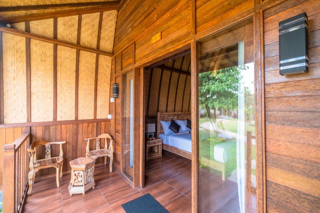 Wooden Puri Guesthouse อูลูวาตู ภายนอก รูปภาพ