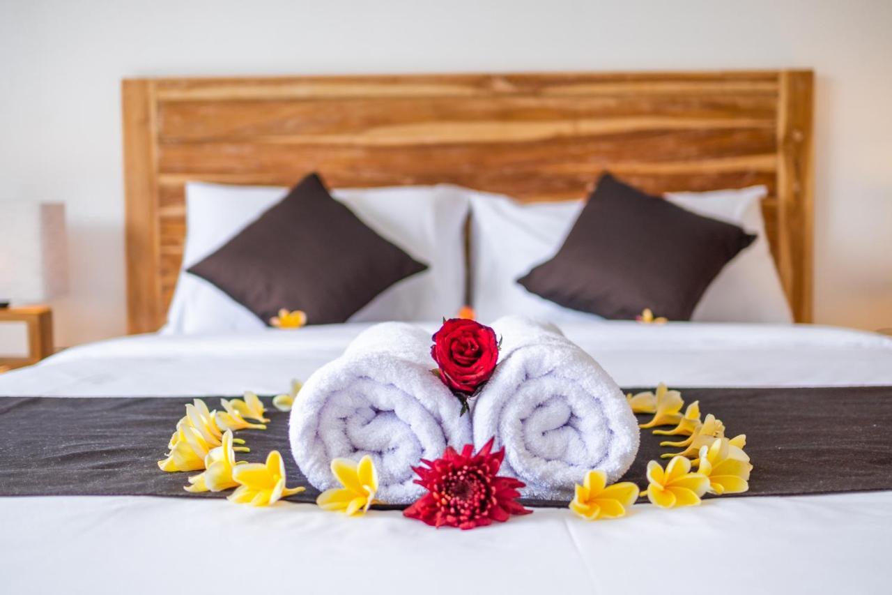 Wooden Puri Guesthouse อูลูวาตู ภายนอก รูปภาพ
