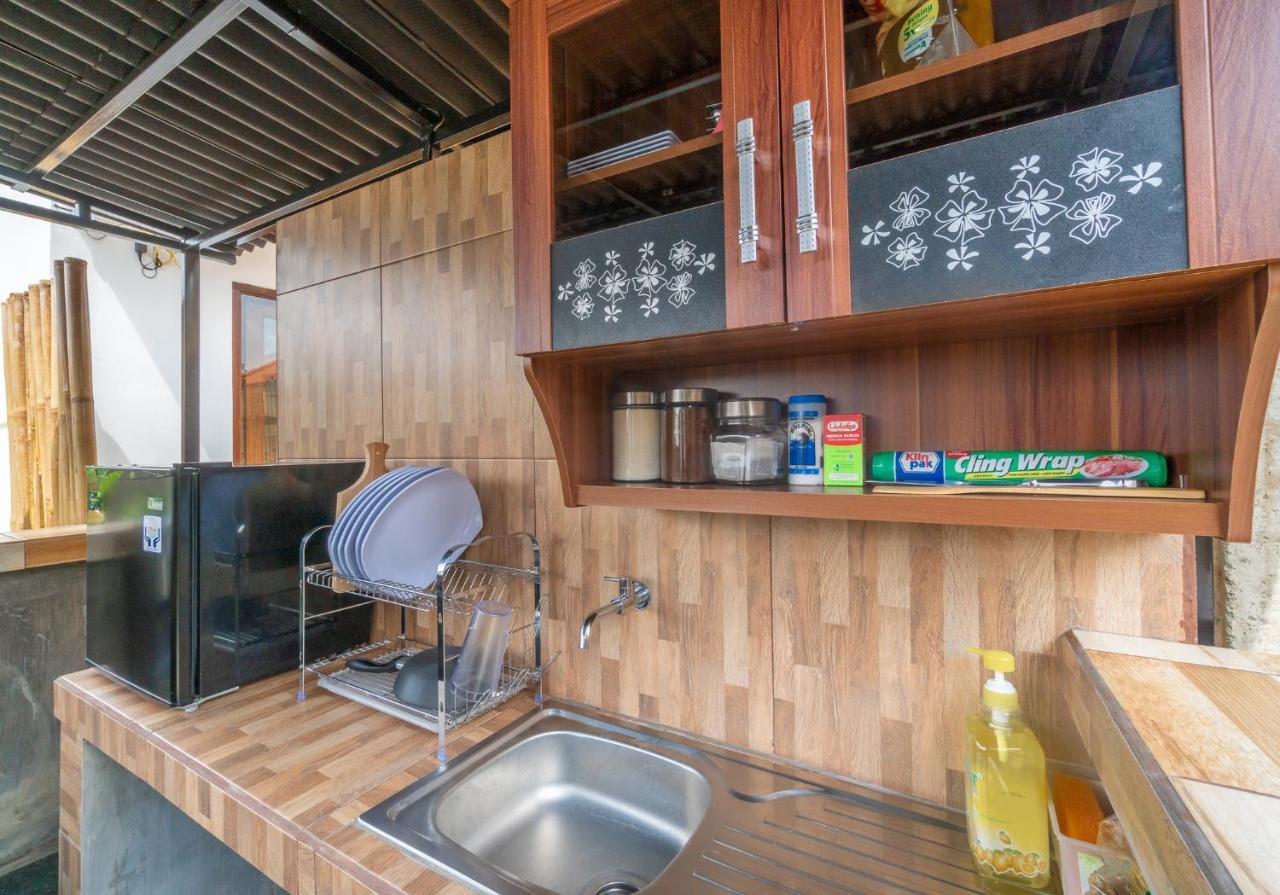 Wooden Puri Guesthouse อูลูวาตู ภายนอก รูปภาพ