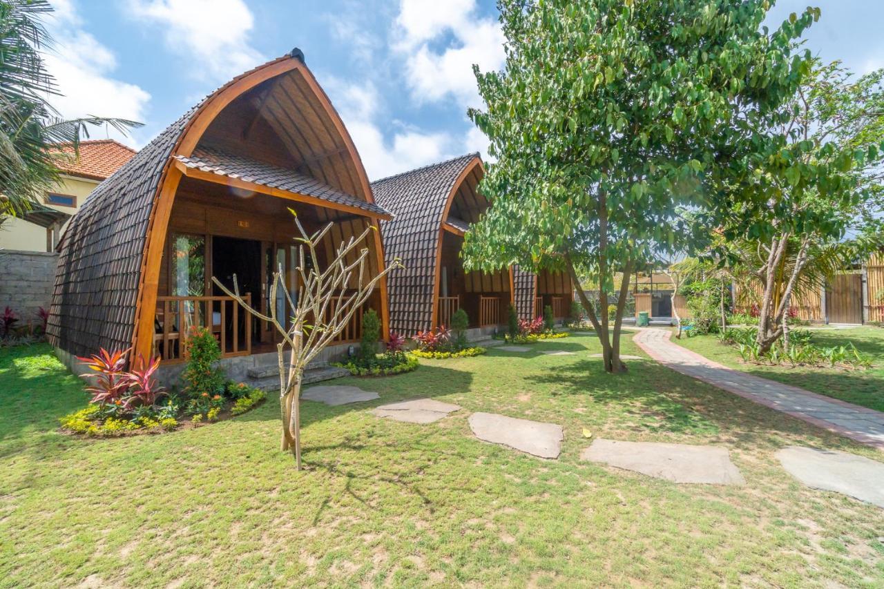 Wooden Puri Guesthouse อูลูวาตู ภายนอก รูปภาพ