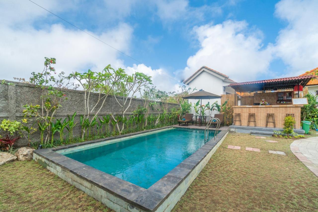 Wooden Puri Guesthouse อูลูวาตู ภายนอก รูปภาพ