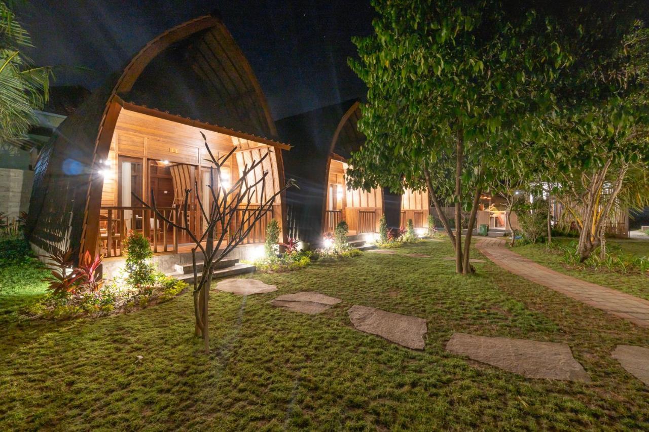 Wooden Puri Guesthouse อูลูวาตู ภายนอก รูปภาพ