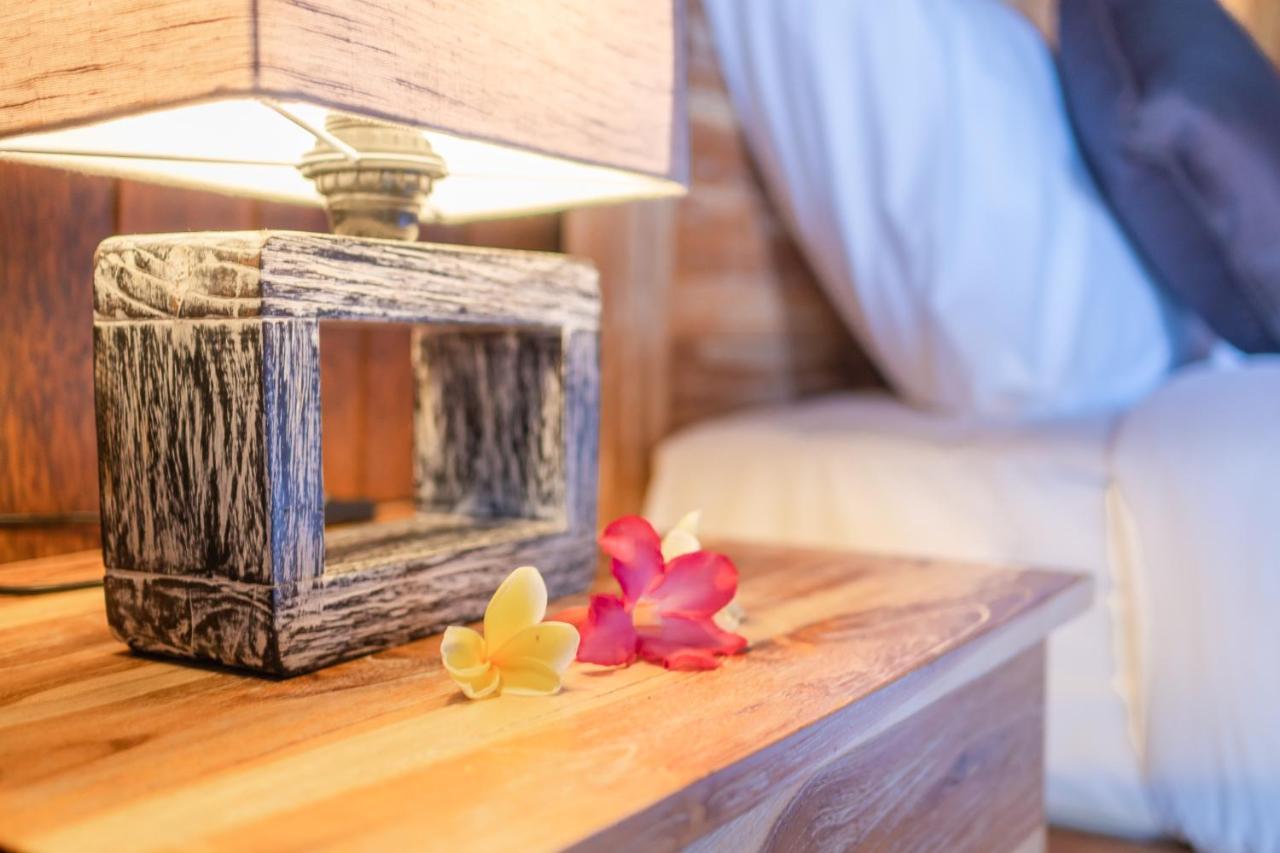 Wooden Puri Guesthouse อูลูวาตู ภายนอก รูปภาพ
