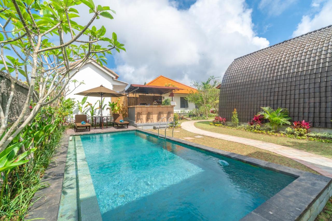 Wooden Puri Guesthouse อูลูวาตู ภายนอก รูปภาพ