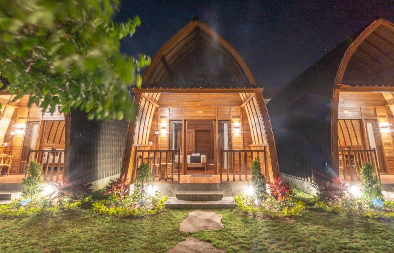Wooden Puri Guesthouse อูลูวาตู ภายนอก รูปภาพ